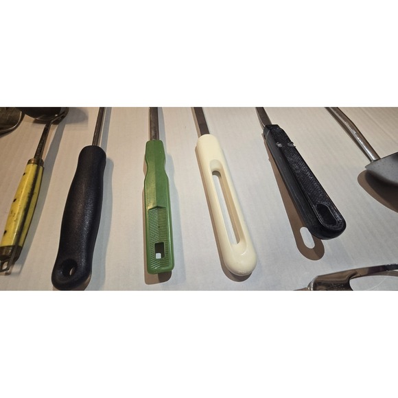 Vintage Lot Of 8 Kitchen Spoons,Spatulas, And Other Kitchen Utensils - Picture 5 of 8
